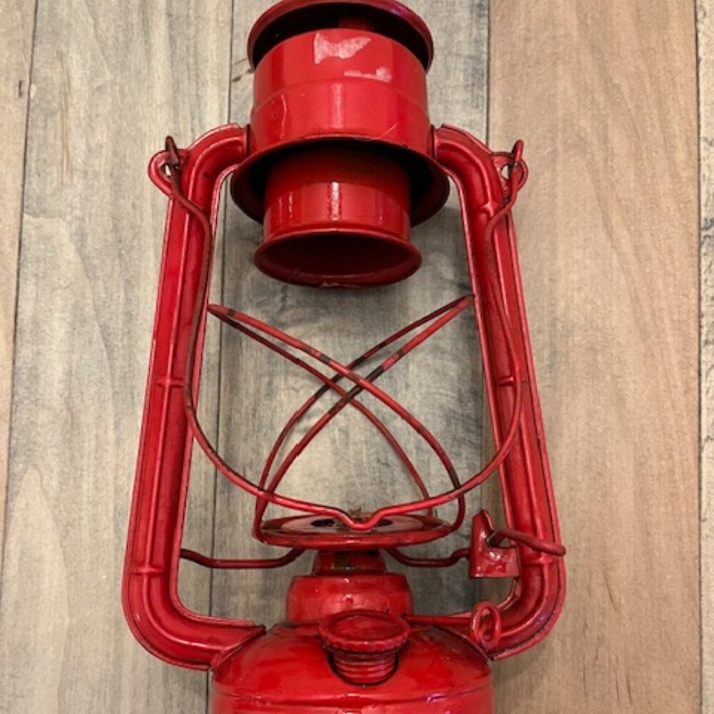 Vintage Jupiter 2 Kerosene Made in Poland Red Lantern, original, no glass dome